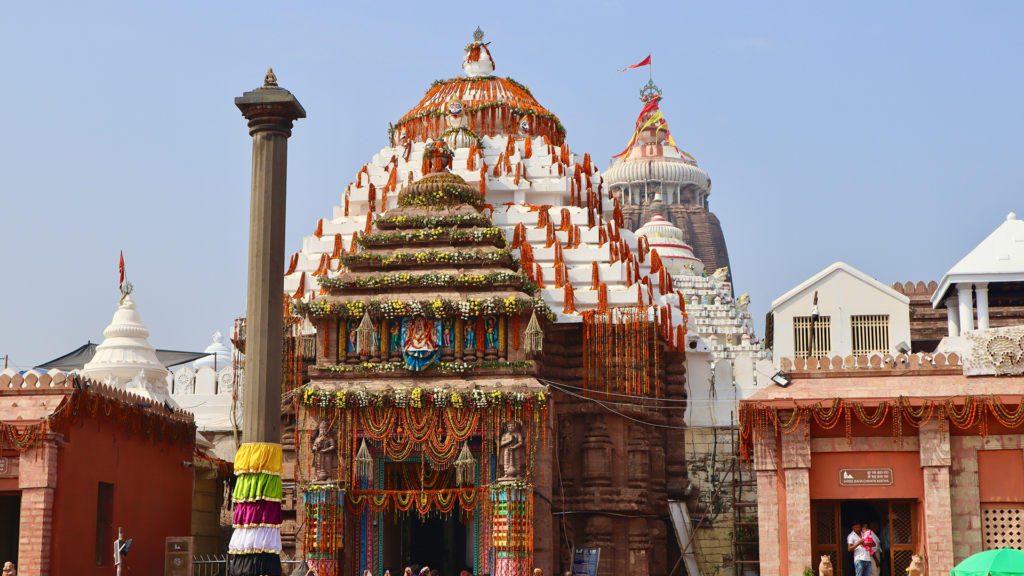 Decorated entrance and spire of Jagannath Temple in Puri | Puri Travel Guide
