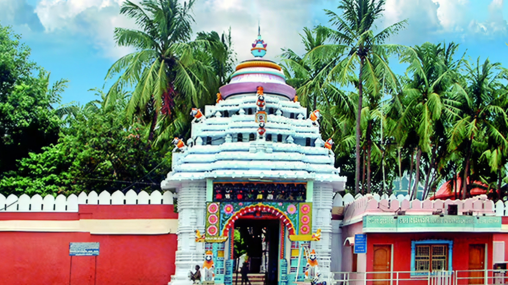 Small temple gate surrounded by palm trees near Jagannath Temple