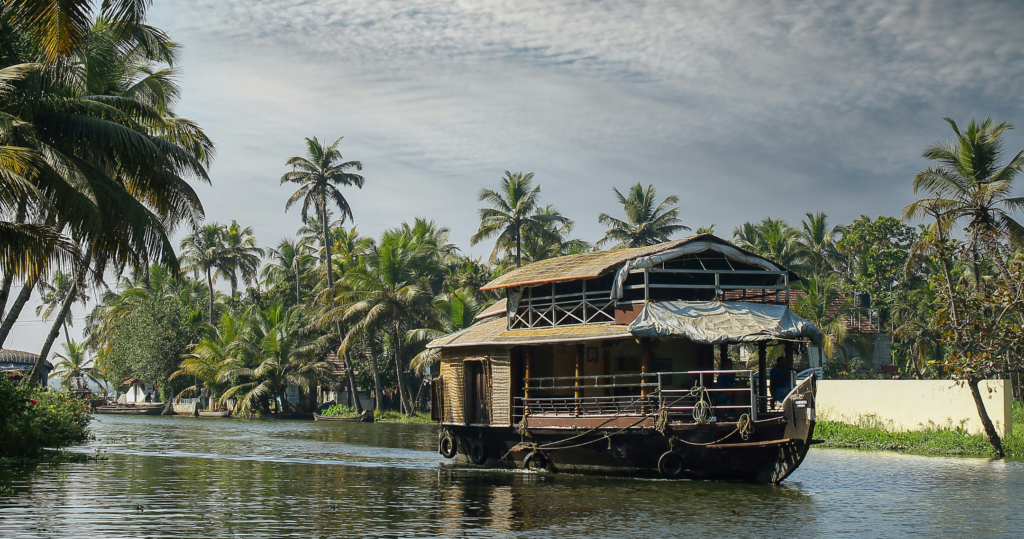 Himachal vs Kerala Travel Guide Which Destination is Right for You Mobile e1781095063206