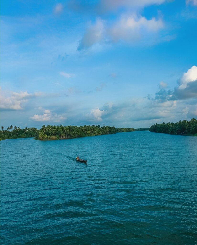 Himachal vs Kerala Travel Guide: Which Destination is Right for You 3 Himachal vs Kerala Travel Guide: Which Destination is Right for You