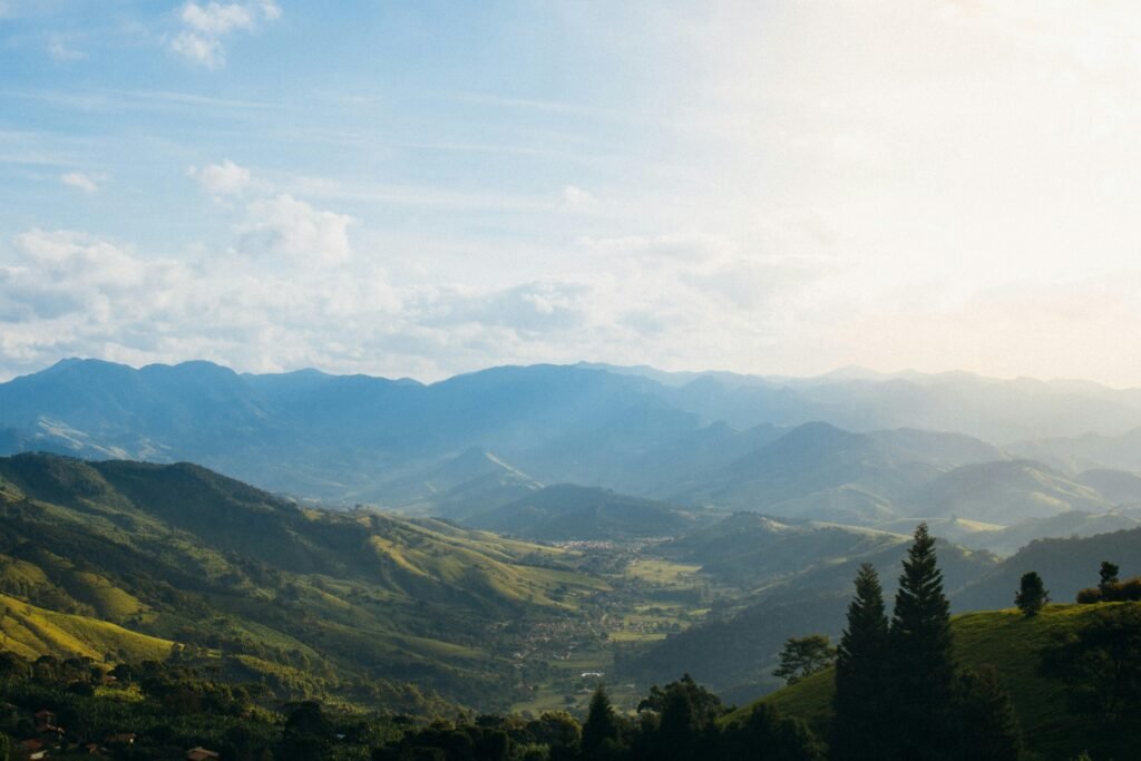 Himachal vs Kerala Travel Guide: Which Destination is Right for You 2 Weather and Best Time to Travel