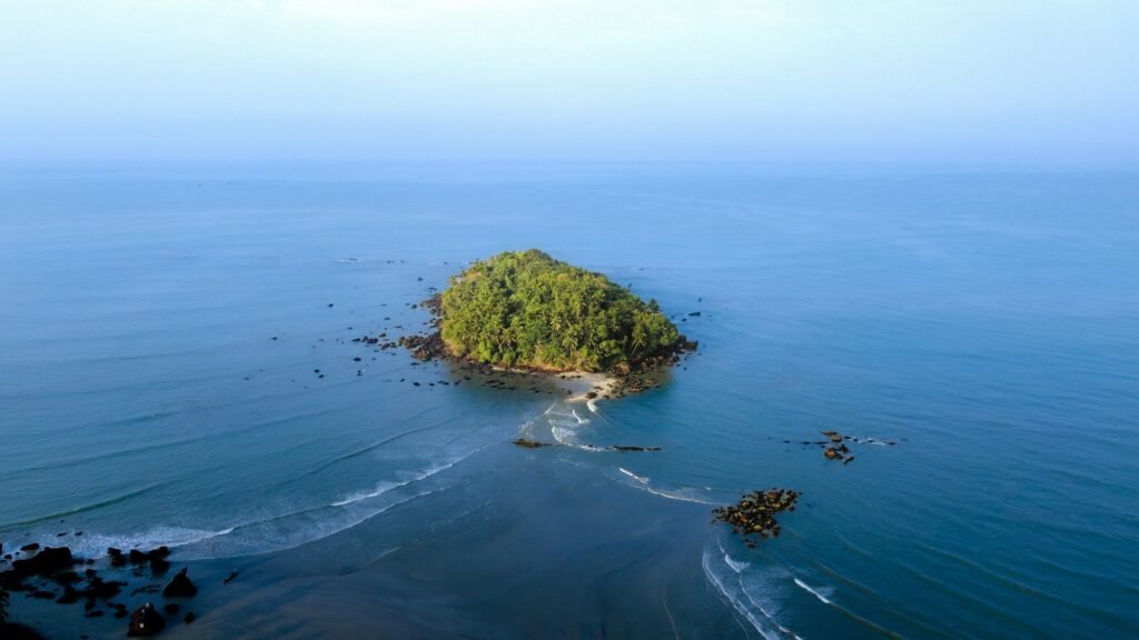 Dharmadam Island and the Surrounding Coast