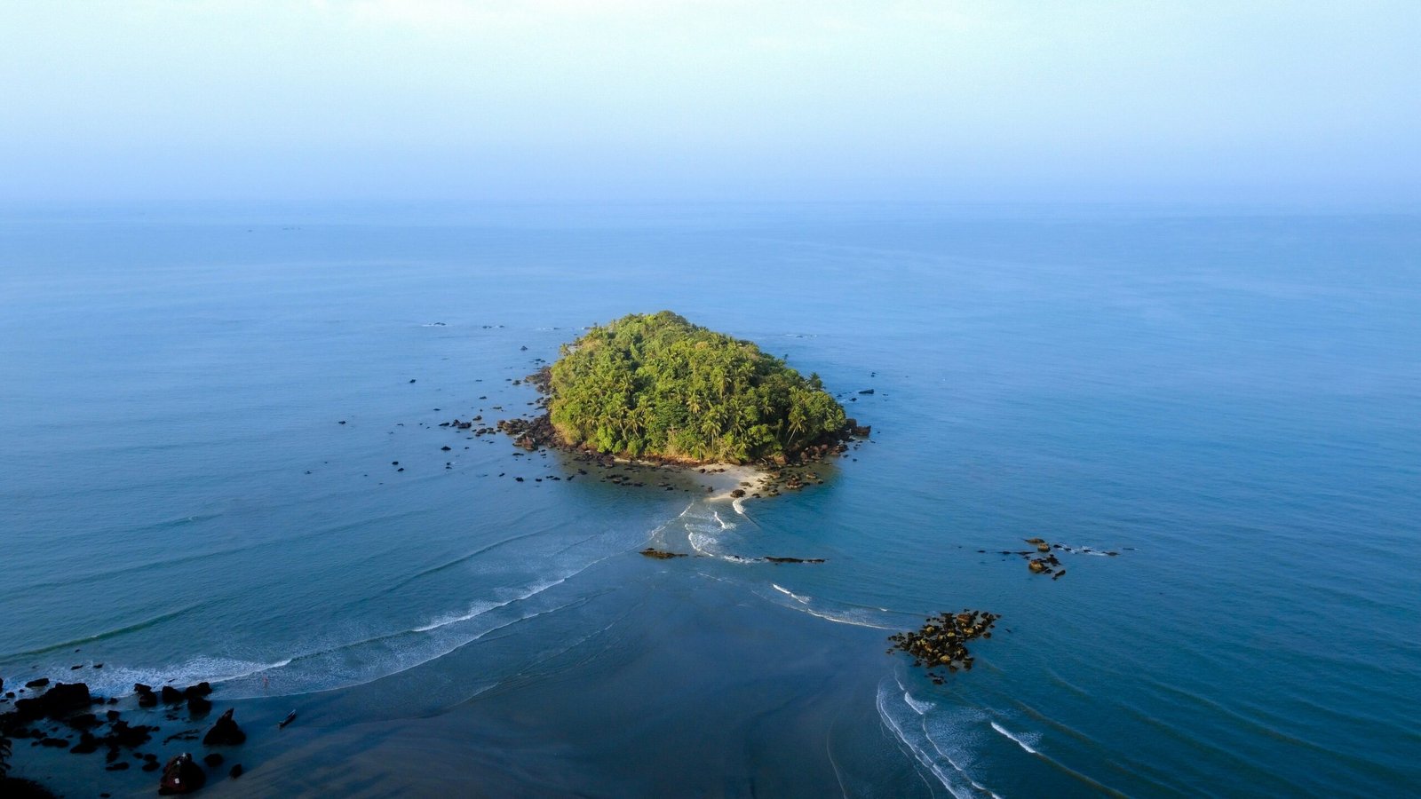 Dharmadam Island and the Surrounding Coast scaled