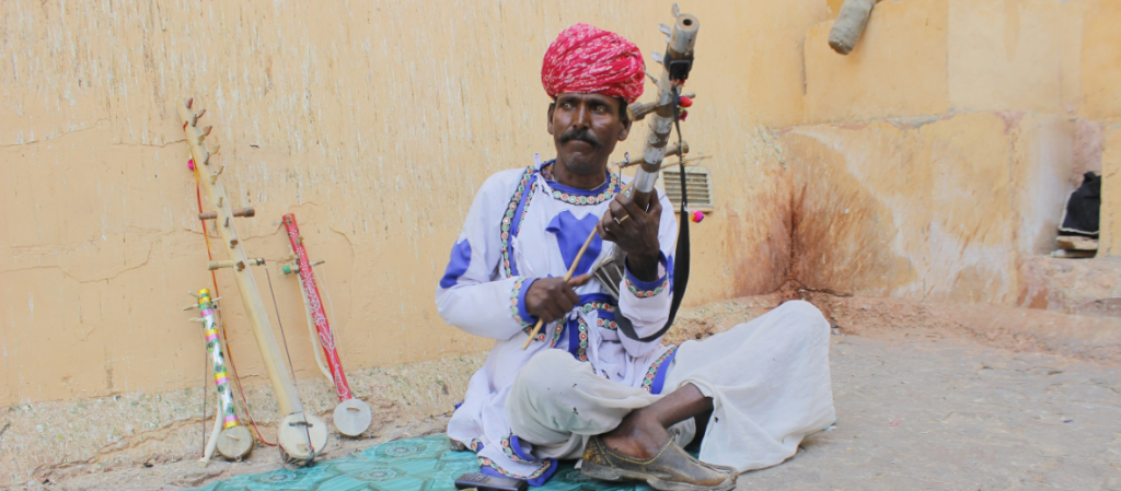 Traditional Rajasthani folk musician playing a Ravanahatha | Cultural experiences in Rajasthan