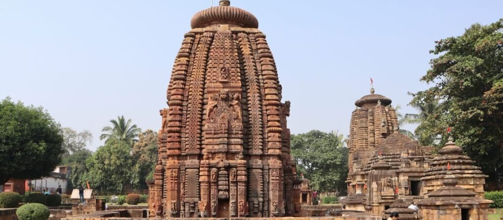 Best Places to Visit in Odisha: Temples Lakes and Wildlife 9 Best Places to Visit in Odisha | Temples & Wildlife Mukteshvara Temple (often called the "Gem of Odisha Architecture") located in Bhubaneswar, Odisha, India.